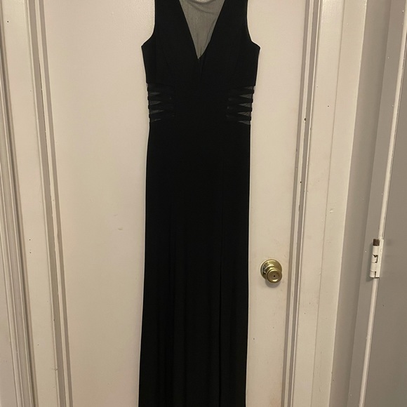 Macy’s black homecoming/cocktail dress. Size 1. Worn once. Not altered. - Picture 3 of 5